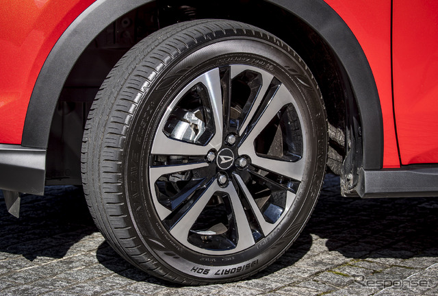 ダンロップ エナセーブ EC300+(195/60R17 90H)を装着するダイハツ ロッキー