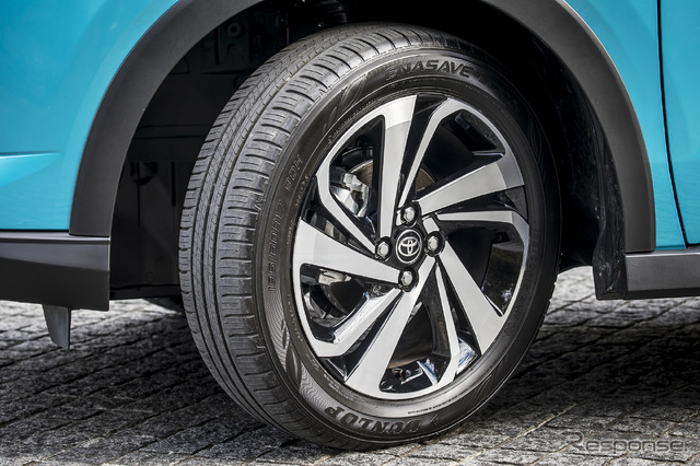 ダンロップ エナセーブ EC300+(195/60R17 90H)を装着するトヨタ ライズ
