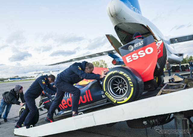 レッドブルが“無重力下でのF1ピットストップ”にチャレンジ。