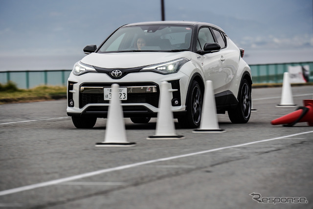 トヨタ C-HR GRスポーツ