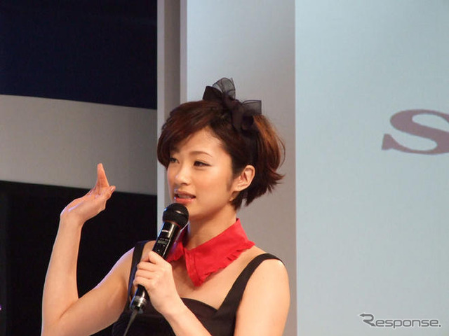 【写真蔵】上戸彩「かっこいい!」…スカイライナー 新型
