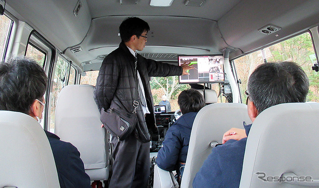 播磨科学公園都市（兵庫県上郡町）で12月5～9日に実施される自動運転バス公道実証実験（画像は初日のようす）