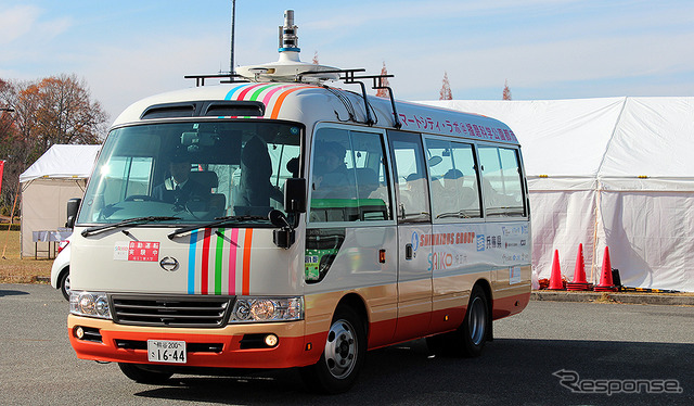 播磨科学公園都市（兵庫県上郡町）で12月5～9日に実施される自動運転バス公道実証実験（画像は初日のようす）