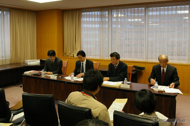 官民合同の安全運転支援システム実証実験を08年度末に実施