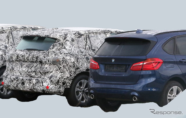 BMW 2シリーズアクティブツアラー の現行型(左)と次期型プロトタイプ(スクープ写真)