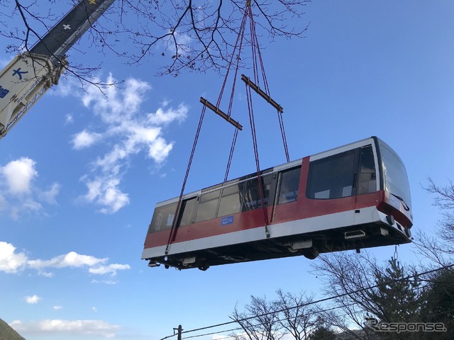 箱根登山ケーブルカーが更新運休、車両搬出