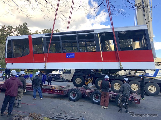 箱根登山ケーブルカーが更新運休、車両搬出