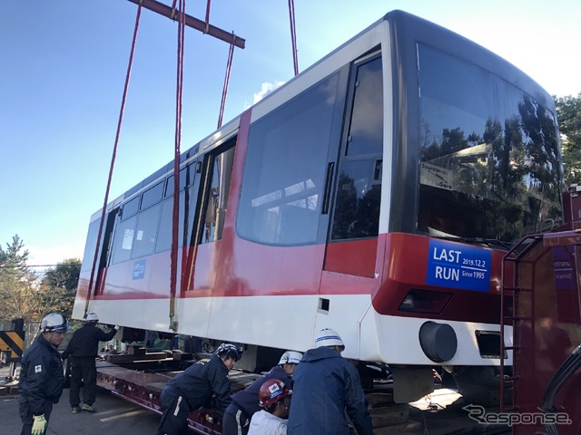 箱根登山ケーブルカーが更新運休、車両搬出