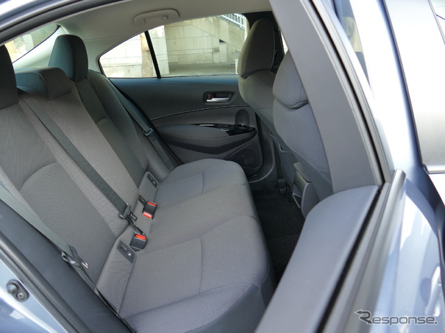 トヨタ カローラ 新型(S)