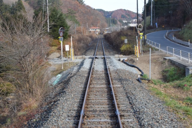 11月28日に再開した津軽石~宮古間のうち、津軽石~八木沢・宮古短大間にある駒込踏切付近の復旧状況(11月27日時点)。