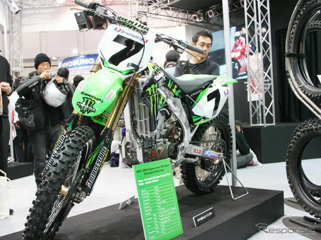【東京モーターサイクルショー08】MotoGPチャンピオンの使用したタイヤ、実物