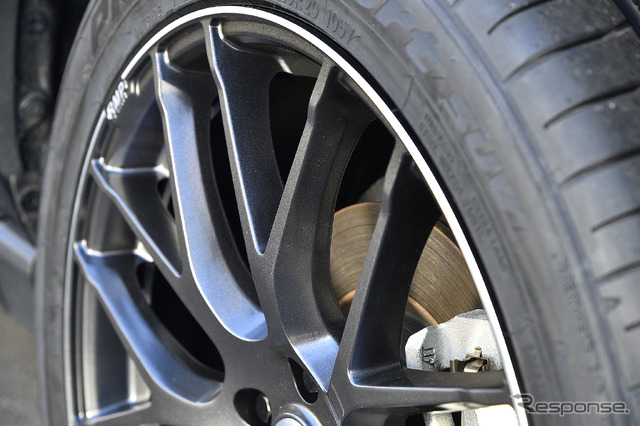 RMP 028F 装着サイズ:20X8 1/2J +45 5H-114.3 カラー:セミグロスガンメタ/リムエッジDC 装着タイヤサイズ:255/45R20