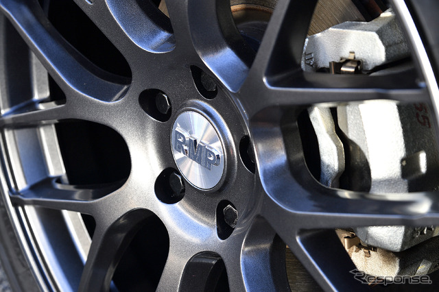 RMP 028F 装着サイズ:20X8 1/2J +45 5H-114.3 カラー:セミグロスガンメタ/リムエッジDC 装着タイヤサイズ:255/45R20