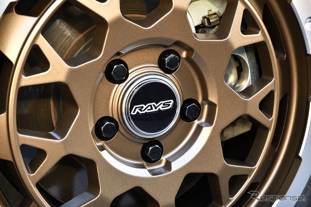 TEAM DAYTONA M9 装着サイズ:17x7J +32 5H-114.3 カラー:マットブロンズ/リムダイヤモンドカット 装着タイヤサイズ:245/65R17