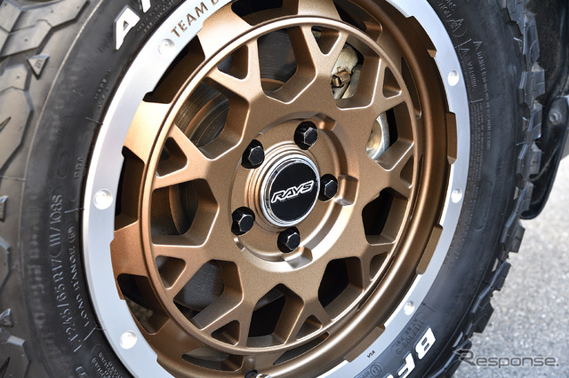 TEAM DAYTONA M9　装着サイズ：17x7J +32　5H-114.3　カラー：マットブロンズ/リムダイヤモンドカット　装着タイヤサイズ：245/65R17