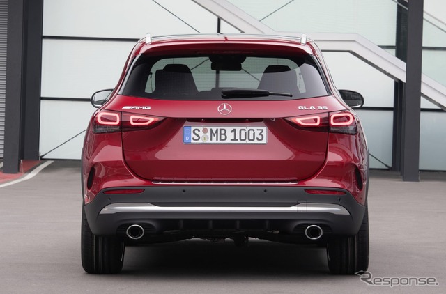 メルセデスAMG GLA 35 4MATIC