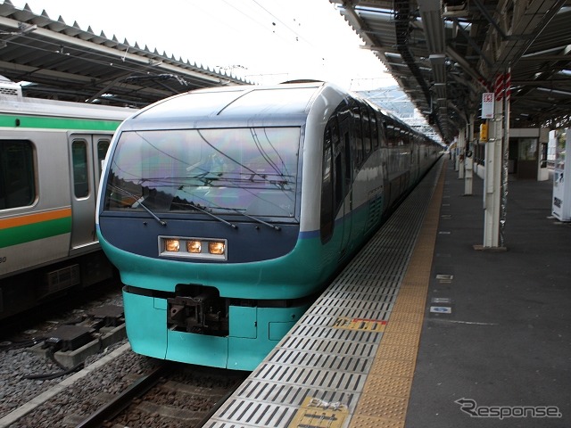 およそ30年間、伊豆特急の看板列車として運行されてきた『スーパービュー踊り子』。廃止後の251系の去就が注目される。