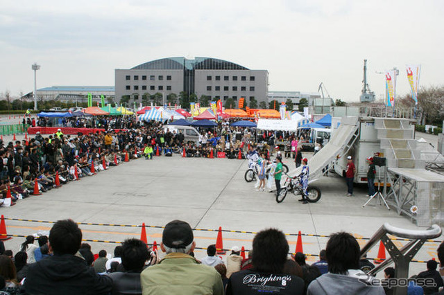 【東京モーターサイクルショー08】豪快な技を間近で---トライアルデモ