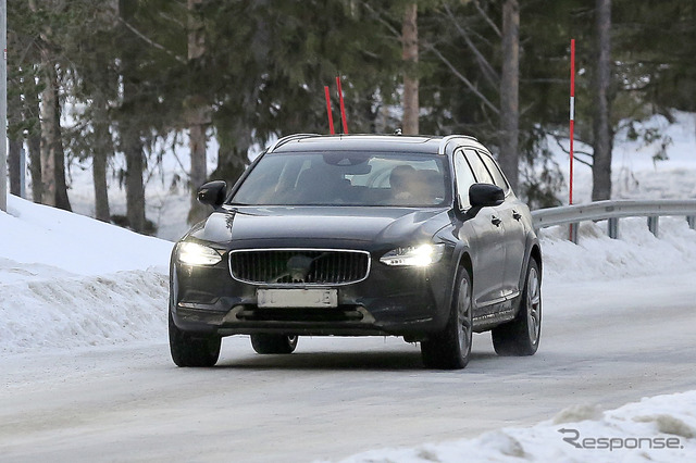 ボルボ V90クロスカントリー 改良新型 プロトタイプ(スクープ写真)