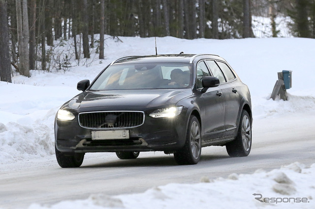 ボルボ V90クロスカントリー 改良新型 プロトタイプ(スクープ写真)