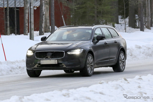 ボルボ V90クロスカントリー 改良新型 プロトタイプ(スクープ写真)