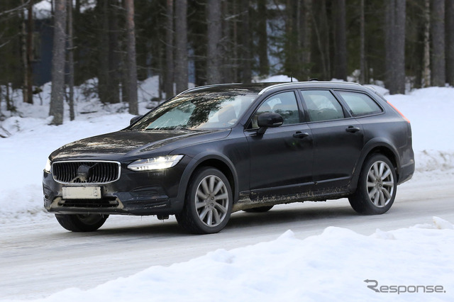 ボルボ V90クロスカントリー 改良新型 プロトタイプ(スクープ写真)