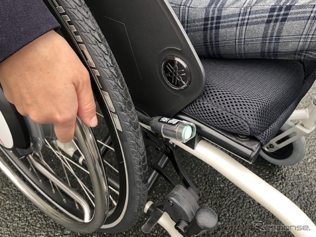 ヤマハの電動アシスト車いす「JWスウィング」の電源ボタン