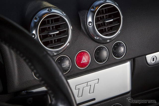 アウディ TTクーペ 1.8T クワトロ(初代・フルレストア車両)