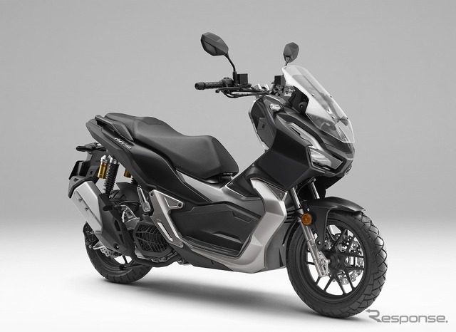 ホンダ ADV150(マットガンパウダーブラックメタリック)