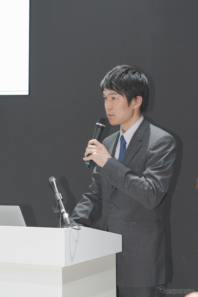 スカパーJSAT株式会社宇宙事業部門事業推進部フリートチームアシスタントマネージャー・古屋弘信氏は、ビデオ映像を交えて衛星通信の解説を行った。