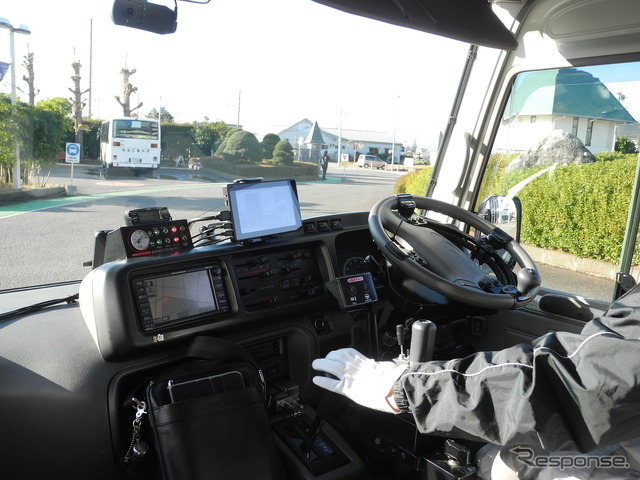 AI自動運転スクールバスの運転席