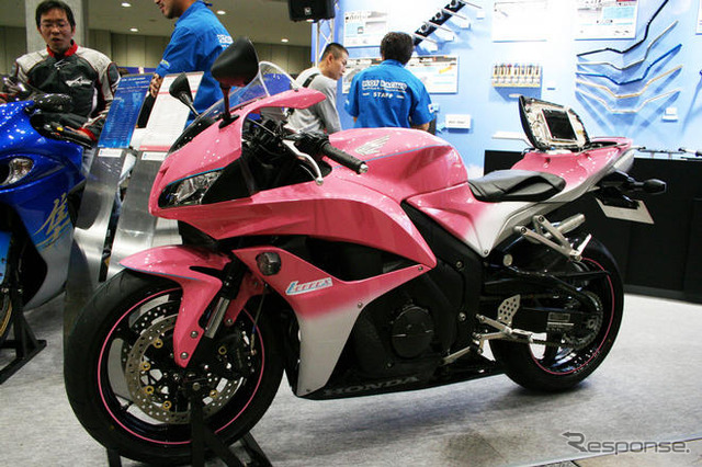【東京モーターサイクルショー08】小柄な女性のためにカスタマイズ---CBR600RR