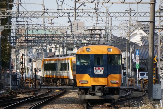 12200系