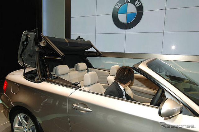 【BMW 1シリーズカブリオレ 日本発表】写真蔵…ソフトトップの開閉