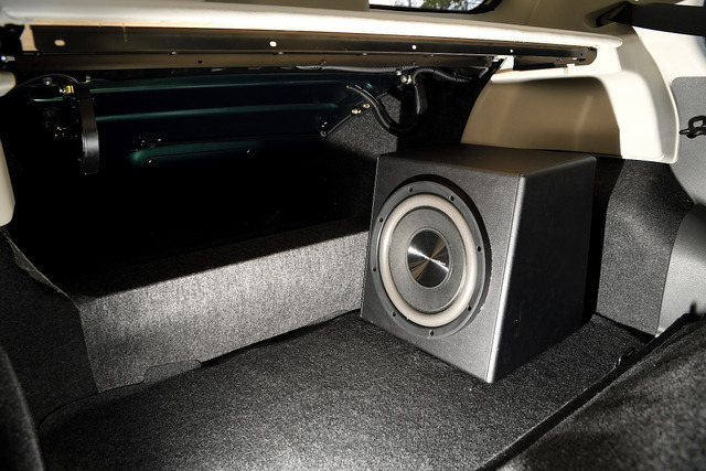 光岡自動車「ビュート」に、Clarion『Quad View ナビ』&『FDS』がメーカーオプションとして新設定! そのバリューを解析!