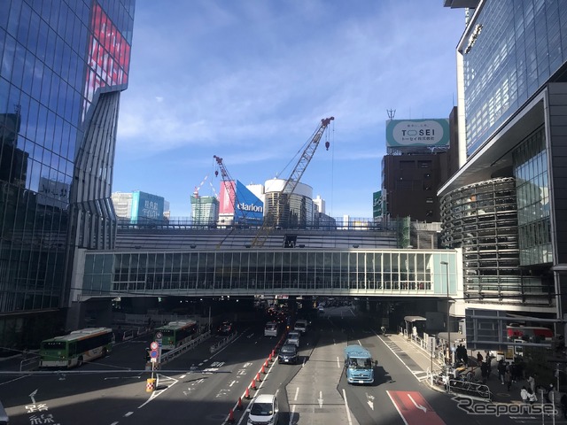 渋谷駅東口から工事中の銀座線渋谷駅を臨む。