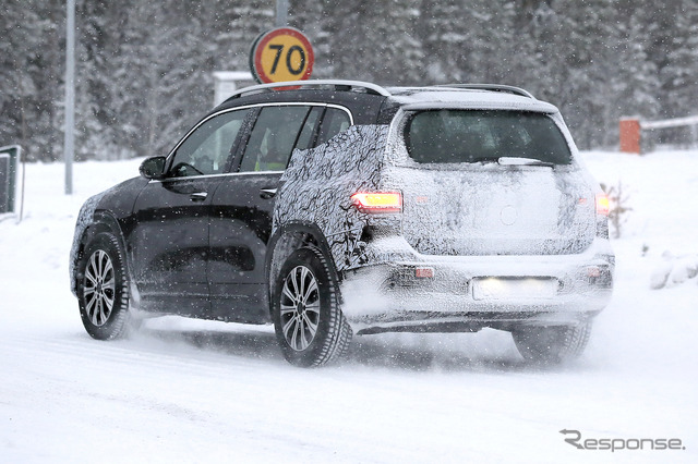 メルセデスベンツ EQB 開発車両　スクープ写真