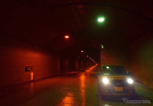 長大なトンネルが連続する奥只見シルバーライン。路面は荒れており、アンジュレーション(路面のうねり)のきつさは国道352号線どころの騒ぎではない。こういう道はN-ONE RSの苦手ポイント。