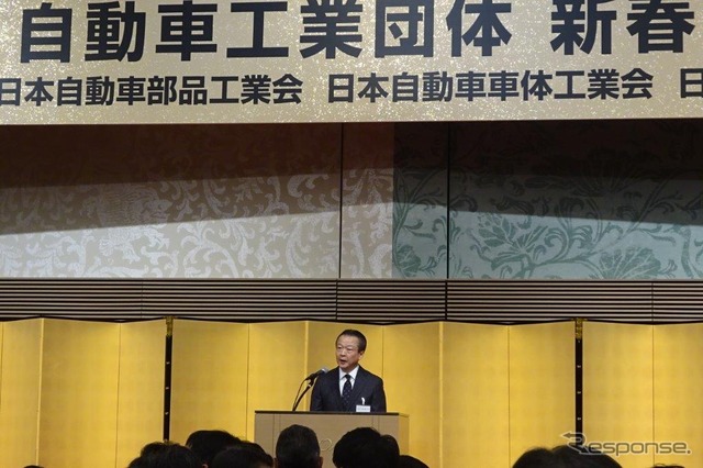 自動車工業団体の賀詞交歓会で挨拶する自工会の　神子柴副会長