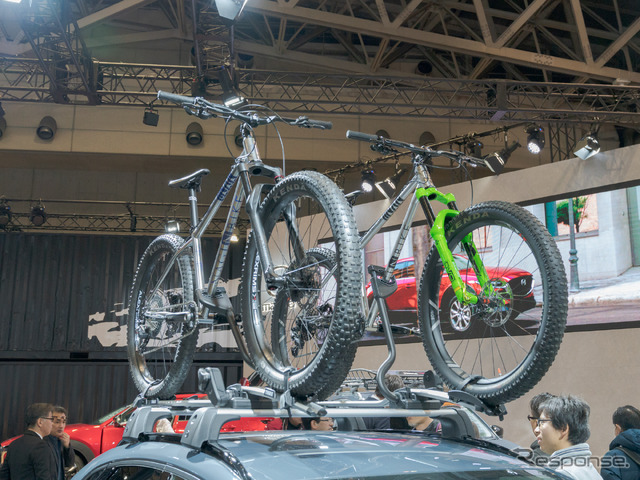 『NAGI BIKE』のマウンテンバイクということで注目している人も多い。(東京オートサロン2020)