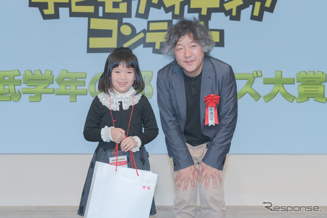 キッズ大賞 低学年の部「よぞらをはしるお祭りれっ車」諸岡明莉さん