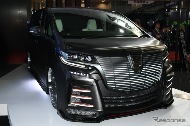 アルパインスタイル・プレミアムリムジン・ブラッシュドブラック・コンセプト(東京オートサロン2020)