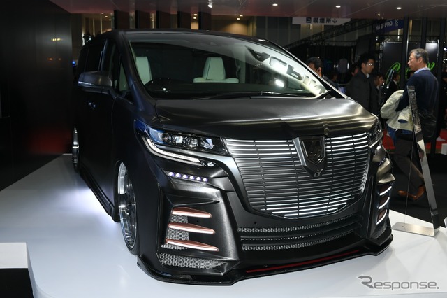 アルパインスタイル・プレミアムリムジン・ブラッシュドブラック・コンセプト(東京オートサロン2020)