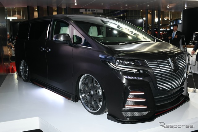 アルパインスタイル・プレミアムリムジン・ブラッシュドブラック・コンセプト(東京オートサロン2020)