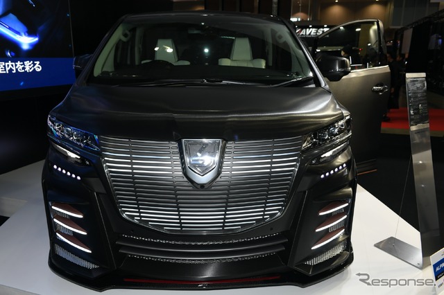 アルパインスタイル・プレミアムリムジン・ブラッシュドブラック・コンセプト(東京オートサロン2020)
