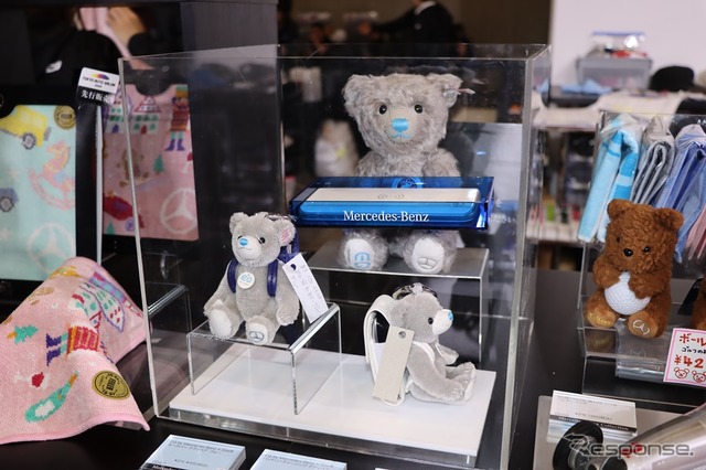 シュタイフとメルセデスベンツのダブルネームアイテムも。決して安価ではないが、本物だからこそ、どちらのファンからも認められるのだろう。