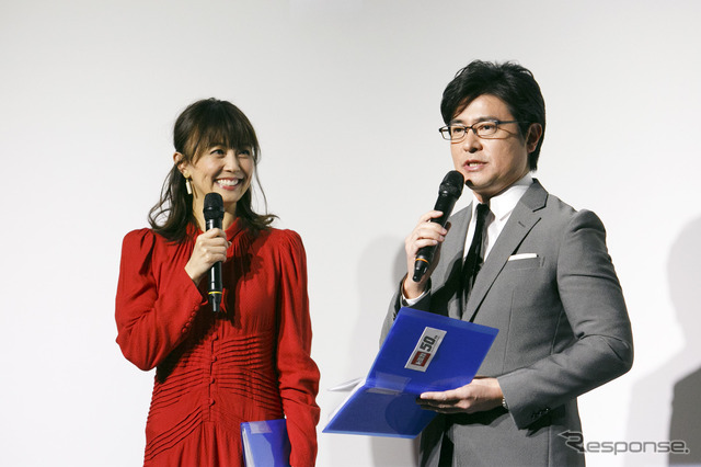 フリーアナウンサー安東弘樹氏(右)、小林麻耶氏(左)