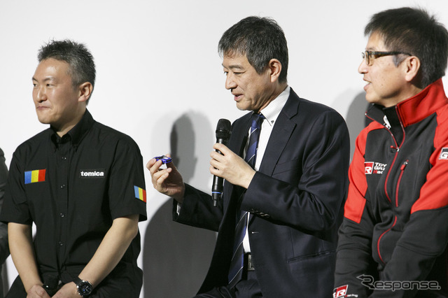 本田技術研究所 柿沼秀樹氏(右)、トヨタ自動車 多田哲哉氏(中)、日産自動車 田村宏志氏(左)