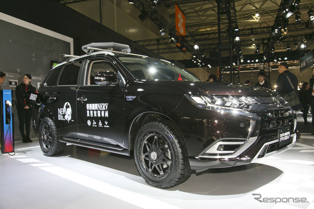 三菱アウトランダーPHEV 特務機関NERV仕様(東京オートサロン2020)