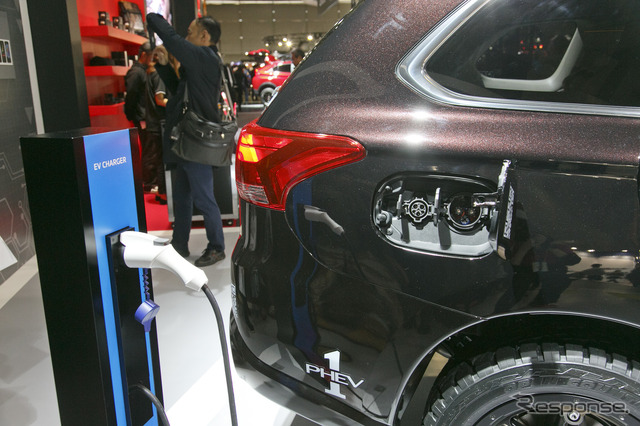 三菱アウトランダーPHEV 特務機関NERV仕様(東京オートサロン2020)